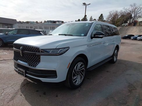 New 2026 Lincoln Navigator L Premier image 3