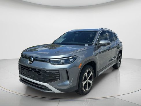 New 2026 Volkswagen Tiguan SE image 1