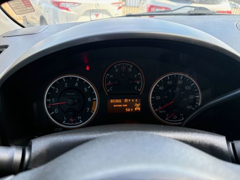 Used 2010 Nissan Titan SE image 32