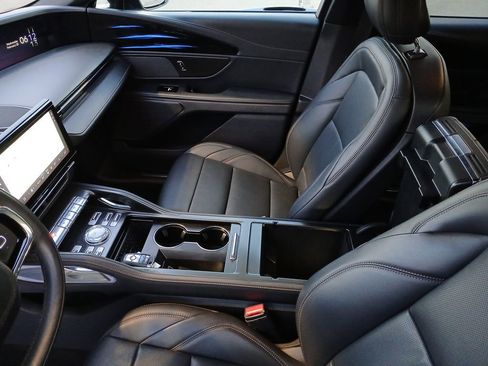 Used 2024 Lincoln Nautilus Premier w/ Jet Appearance Package image 25