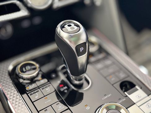 New 2025 Bentley Flying Spur Plug-In Hybrid image 31