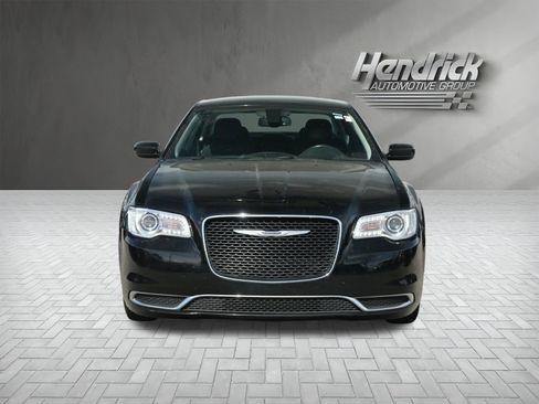 Used 2020 Chrysler 300 Touring image 5