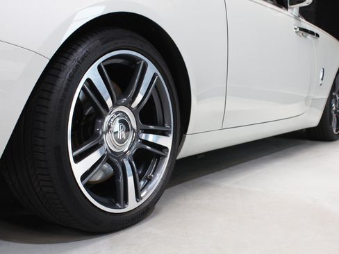 Used 2014 Rolls-Royce Wraith RWD image 27
