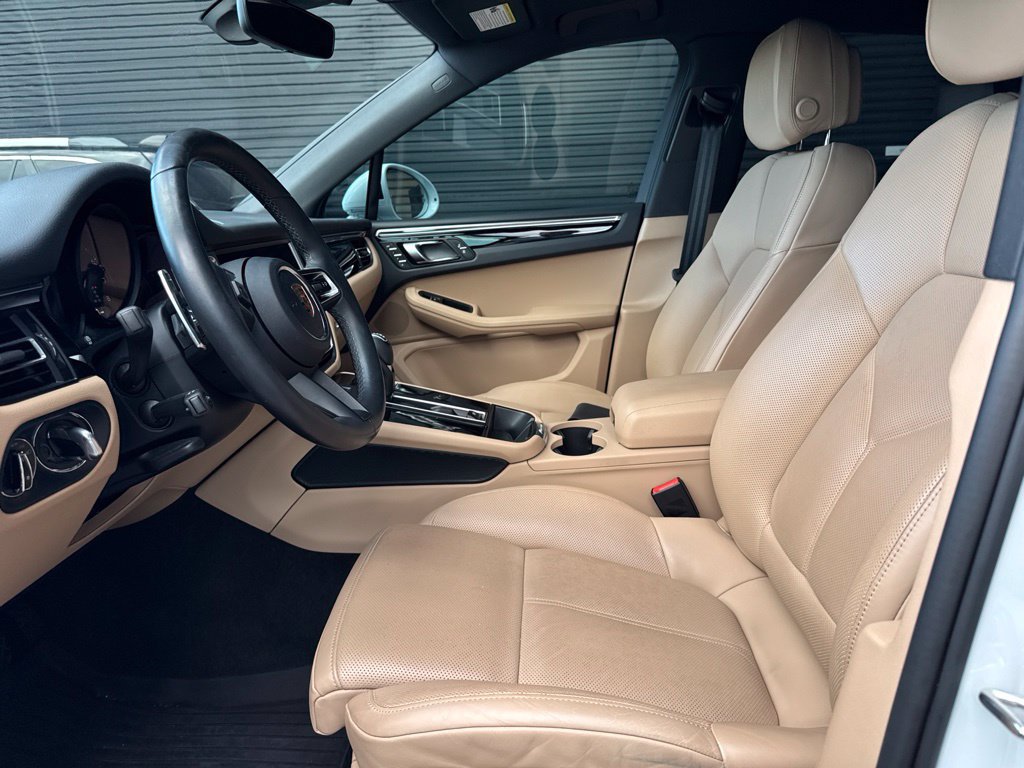 Certified 2024 Porsche Macan AWD/4WD image 7