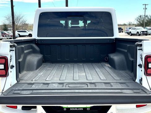 Used 2022 Jeep Gladiator Overland image 10