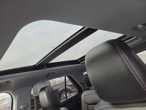 Used 2023 Ford Explorer Limited w/ Limited Technology Package image 36