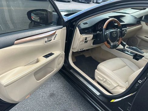 Used 2013 Lexus ES 300h w/ Luxury Pkg FWD image 38
