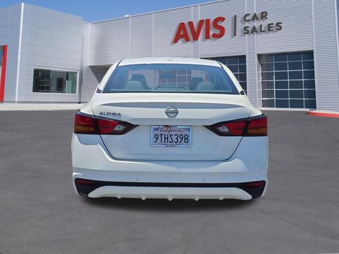 Used 2025 Nissan Altima 2.5 SV FWD image 7