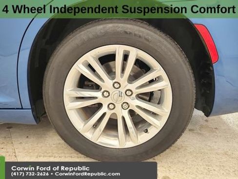 Used 2021 Chrysler 300 Touring w/ Driver Convenience Group image 10