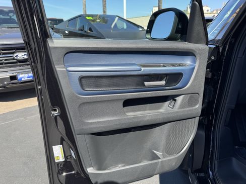 Used 2025 Volkswagen ID. Buzz Pro S image 14