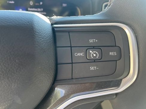 Used 2023 Jeep Wagoneer 4WD w/ Premium Group I image 32