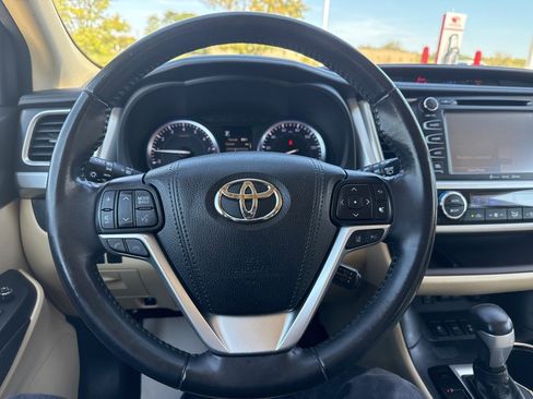 Used 2018 Toyota Highlander Limited image 11