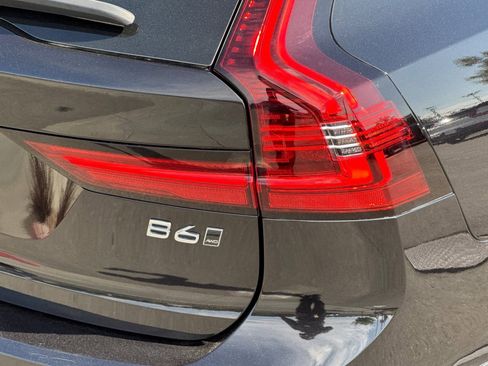 Used 2024 Volvo V90 B6 Cross Country Plus AWD/4WD image 13