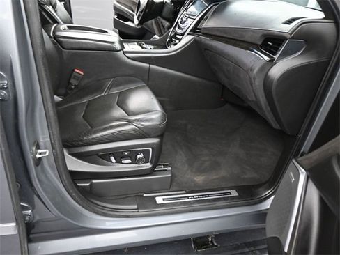 Used 2019 Cadillac Escalade Platinum image 12