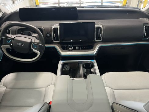 Used 2025 Ford Expedition Platinum w/ Platinum Ultimate Package image 7