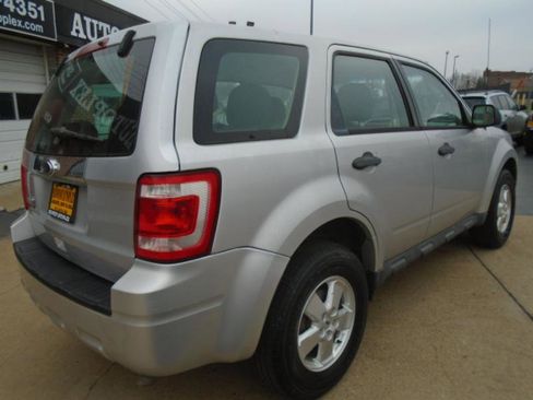 Used 2010 Ford Escape XLS image 3