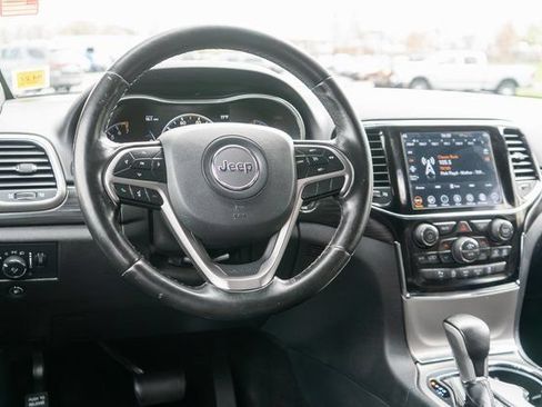 Used 2020 Jeep Grand Cherokee Laredo w/ 18" Wheel & 8.4" Radio Group AWD/4WD image 14