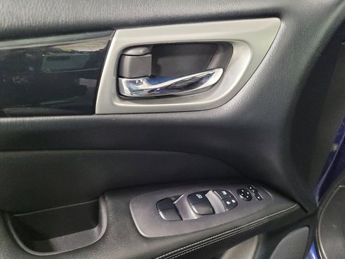 Used 2020 Nissan Pathfinder S image 27