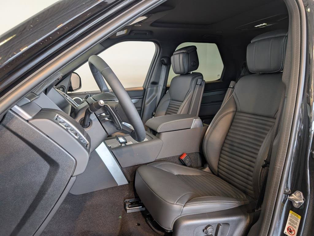 New 2026 Land Rover Discovery Limited Edition AWD/4WD image 11