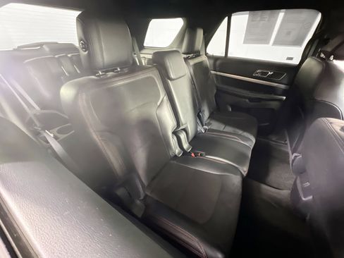 Used 2018 Ford Explorer XLT w/ Equipment Group 202A image 26