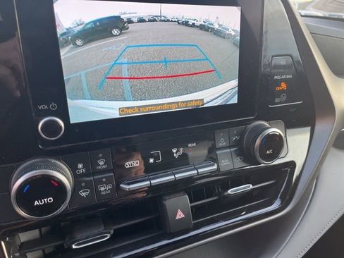 Certified 2023 Toyota Highlander L image 18