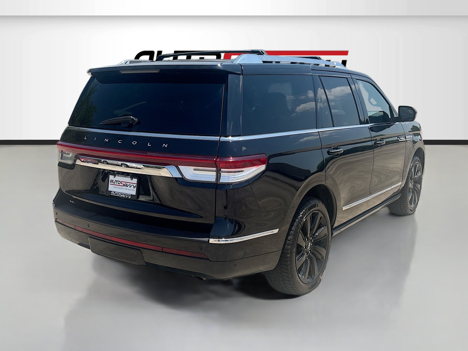Used 2023 Lincoln Navigator Reserve AWD/4WD image 7