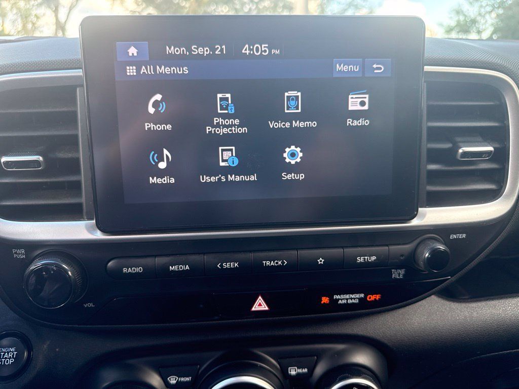 Used 2025 Hyundai Venue SEL FWD image 19