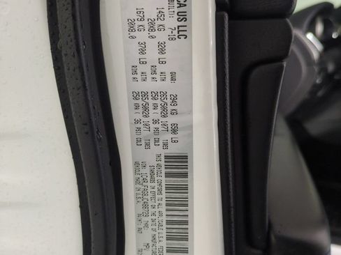Used 2018 Jeep Grand Cherokee Laredo AWD/4WD image 29