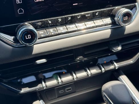 New 2025 GMC Canyon Elevation w/ Convenience Package image 32