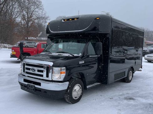 Used 2025 Ford E-450 and Econoline 450 Super Duty w/ Shuttle Bus Prep Package image 13