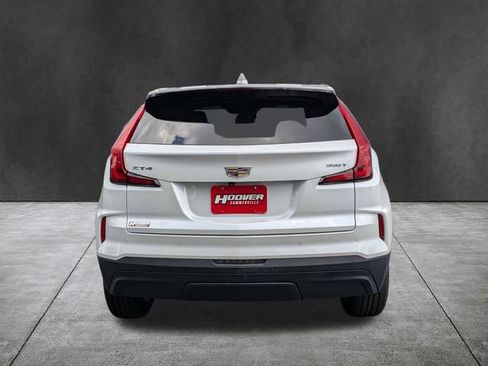 Used 2024 Cadillac XT4 Luxury w/ Cold Weather Package FWD image 6
