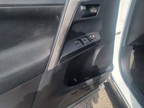 Used 2016 Toyota RAV4 LE FWD image 16