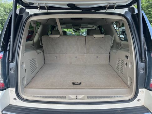Used 2015 GMC Yukon XL Denali w/ Premium Package image 19