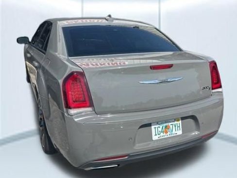 Used 2017 Chrysler 300 S w/ 300S Premium Group RWD image 4