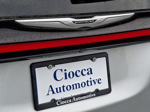 Used 2024 Chrysler Pacifica Touring-L FWD image 33