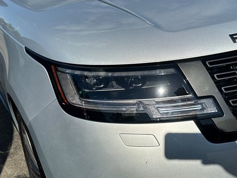Used 2025 Land Rover Range Rover SE image 13