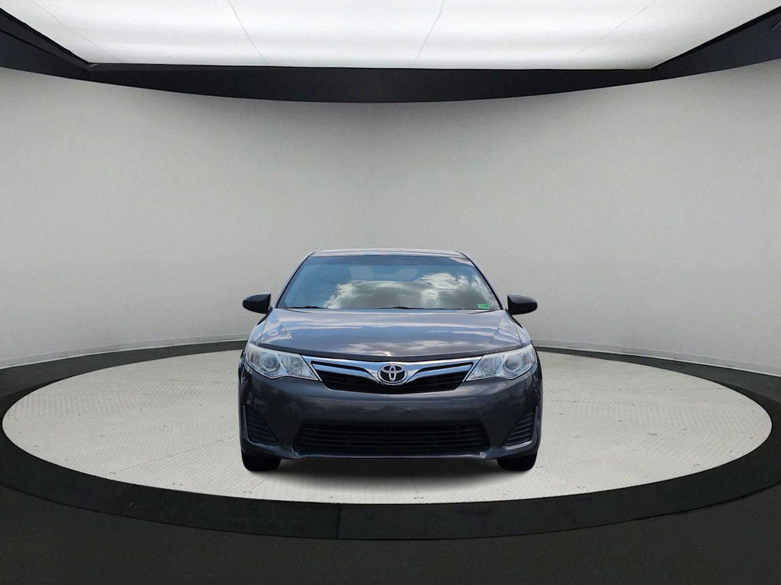 Used 2012 Toyota Camry LE FWD image 3