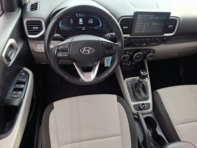 Used 2023 Hyundai Venue SEL FWD image 2