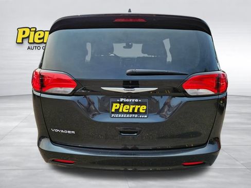 Used 2023 Chrysler Voyager LX FWD image 4