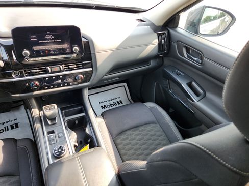 Used 2024 Nissan Pathfinder SV AWD/4WD image 17
