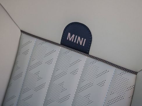 Used 2025 MINI Cooper 2-Door Hardtop image 17