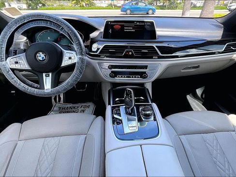 Used 2022 BMW 750i xDrive w/ Executive Package AWD/4WD image 11