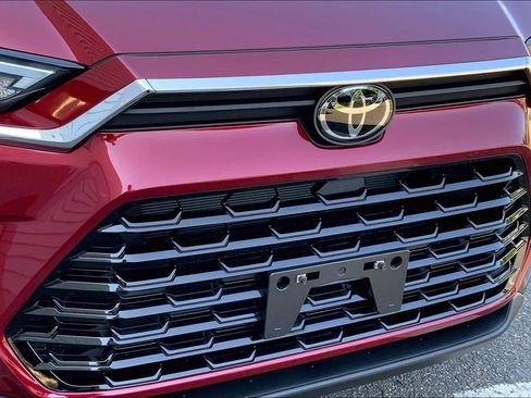 Used 2025 Toyota Grand Highlander AWD image 29