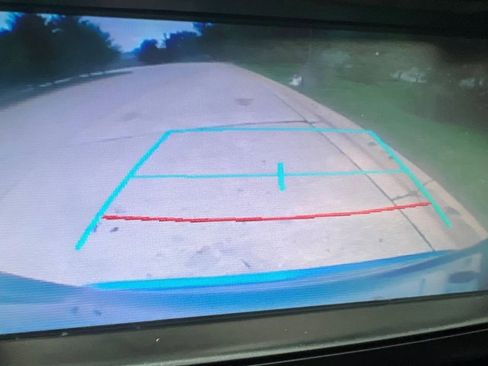 Used 2018 Toyota RAV4 LE image 33