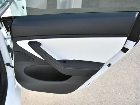 Used 2021 Tesla Model 3 Standard Range Plus image 38