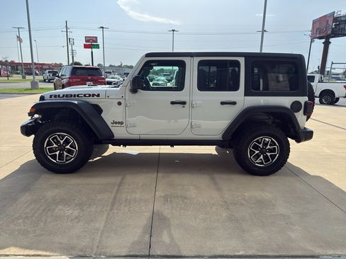 Used 2025 Jeep Wrangler Unlimited Rubicon AWD/4WD image 5