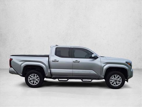 Used 2025 Toyota Tacoma SR5 AWD/4WD image 4
