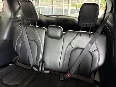 Used 2025 Chrysler Pacifica Select FWD image 20