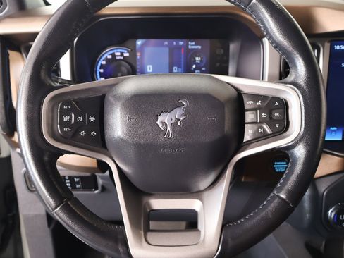 Used 2023 Ford Bronco Outer Banks w/ Sasquatch Package AWD/4WD image 3
