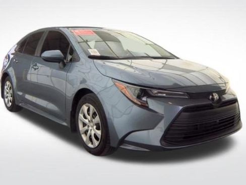 Used 2025 Toyota Corolla LE FWD image 9